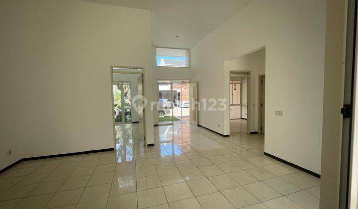 Rumah Bagus Unfurnished SHM di Kota Baru Parahyangan, Bandung 1