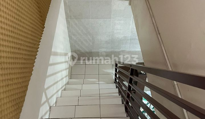 Rumah 2 Lantai Bagus Unfurnished di Singgasana Pradana, Bandung 2