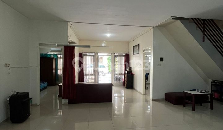 Rumah 2 Lantai Bagus Unfurnished di Singgasana Pradana, Bandung