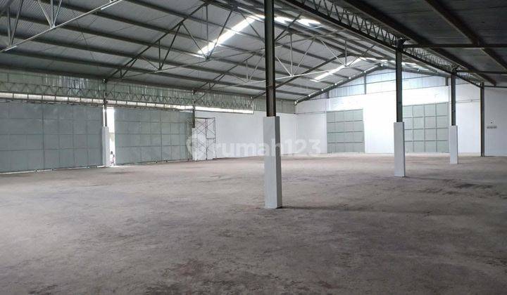 Gudang dan kantor besar di pusat kota Denpasar 8