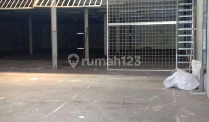Gudang dan kantor jalan utama dekat gatot subroto barat 6