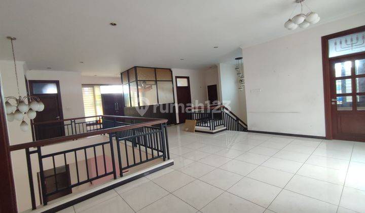 The house has lots of rooms and the location is in the middle of Denpasar city 2