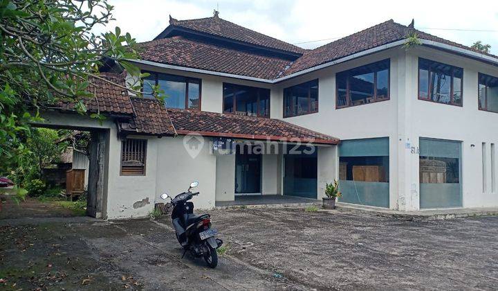 Gedung bekas showroom furniture kantor dan gallery di kerobokan 2