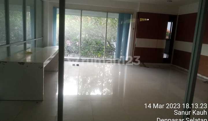 Gudang dan Kantor parkir luas di By Pass Ngurah Rai 12
