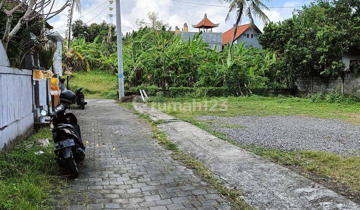 Plot of land in a quiet location in Mengwitani 1