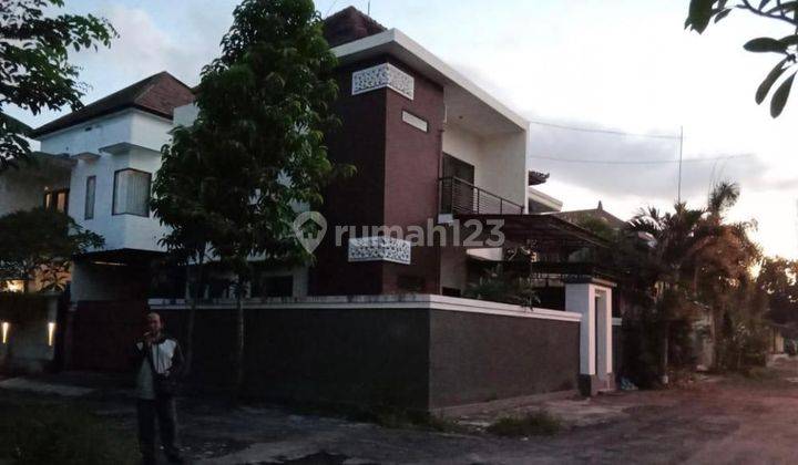 Well maintained minimalist house near Living World Denpasar 2