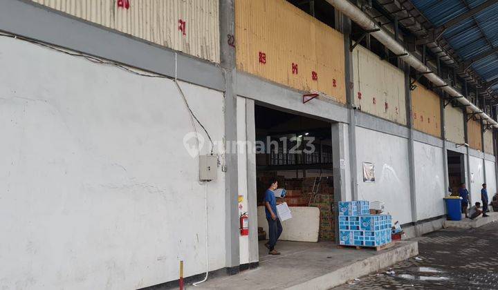 Gudang besar bonus ruko jalan utama Sempidi