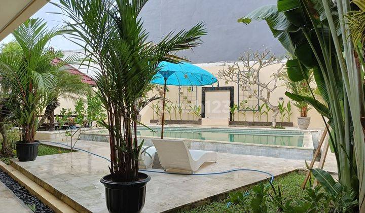 Charming villa with pool and garden in Ungasan 1