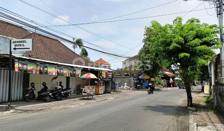 Toko Dan Rumah Di Lingkungan Sidakarya