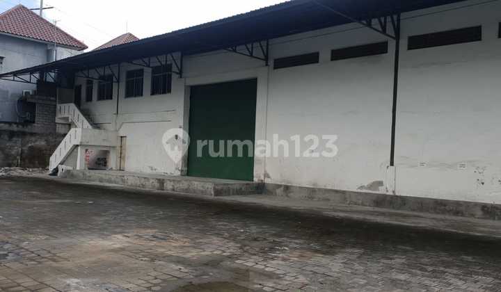 Gudang Besar Dekat Gatsu Barat dan Muding Gudang Besar Dekat Gatsu Barat dan Muding