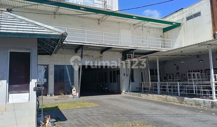 Former Car Wash Building Suitable for Showroom and Warehouse