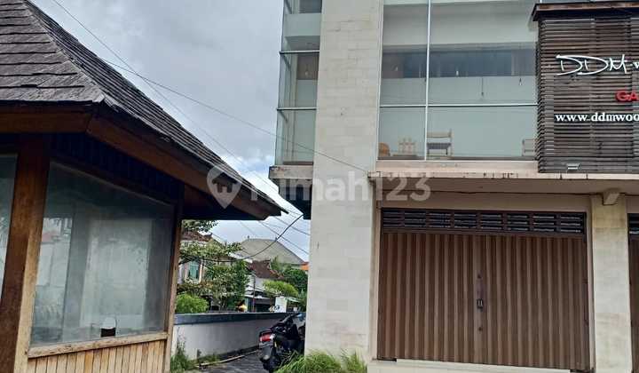 Large Shop House with Spacious Parking in Mahendradata Denpasar 2