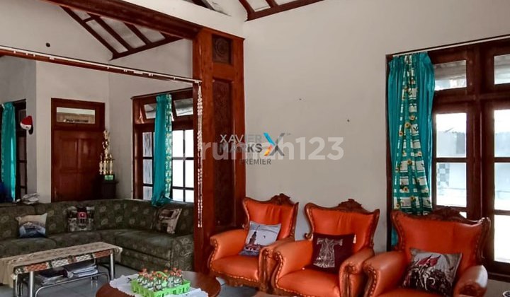 Well-Maintained House Near City Center on Jl Hamid Rusdi, Malang 2