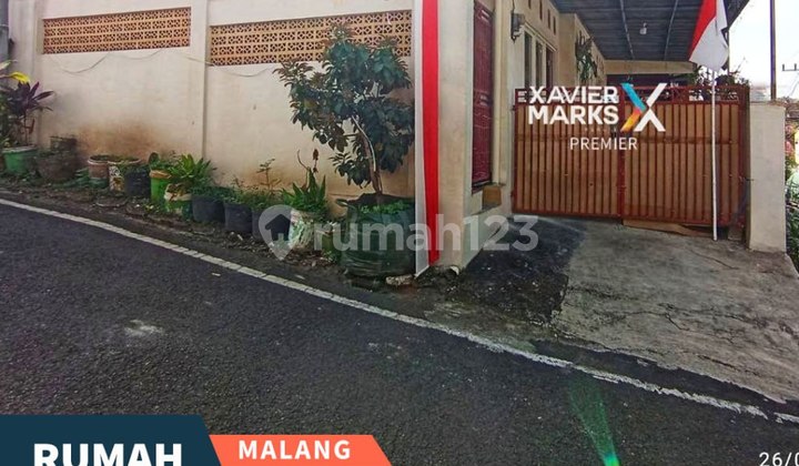 Rumah Hook Tengah Kota di Klojen Malang