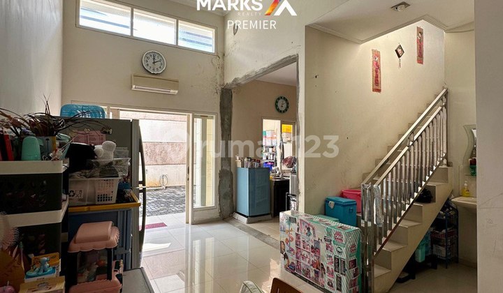 Araya House Malang is just a step away from Binus. 2