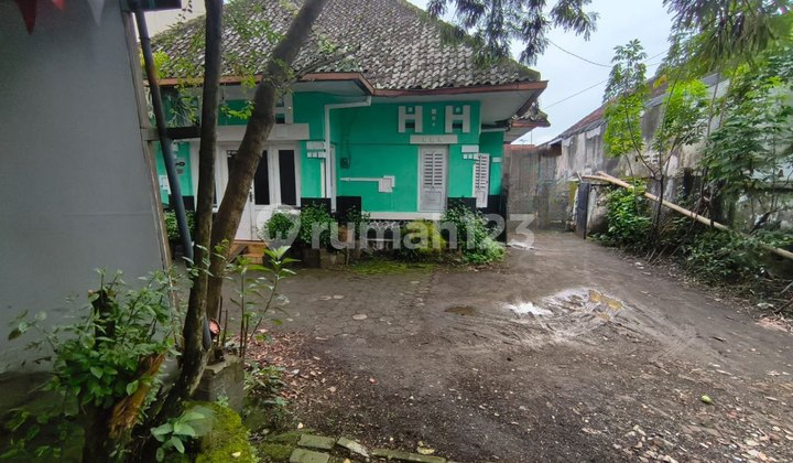 Classic Row House on a Wide Street at Jl Kaliurang Malang 2