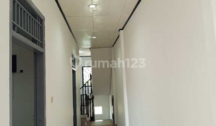 Dijual Cepat Rumah 3 Lantai Super Strategis Rajawali Selatan 2