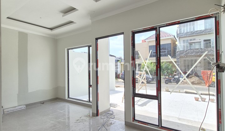 Rumah Mewah Jalan Landak Makassar. Tipe 210. Uk 9X20. 2