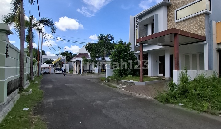 Faisal Makassar Luxury House. Type 186. Size 10x16. Semi Furnished