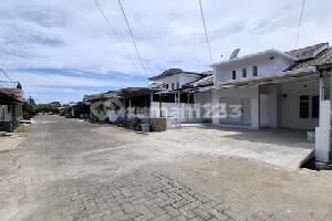 122m2 House in Alaudin City Center. 3 Bedrooms. Free AC. 1
