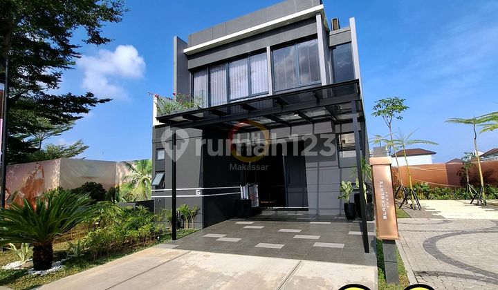 Rumah Mewah Terdepan Tanjung Bunga. 4 Kamar. 7x16. Free Kanopi Rumah Mewah Terdepan Tanjung Bunga. 4 Kamar. 7x16. Free Kanopi