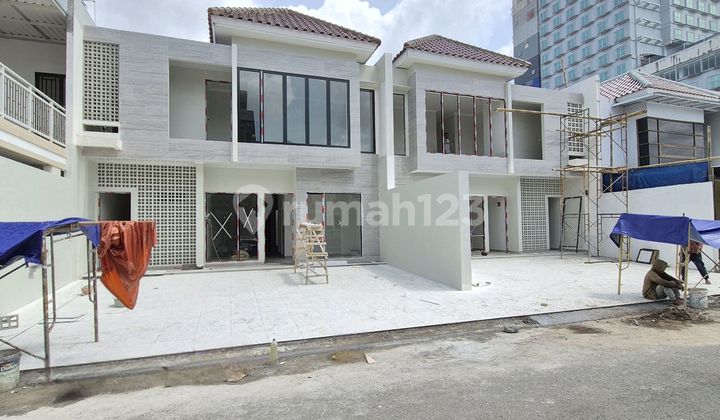 Luxury House on Landak Street, Makassar. Size 9x20. 3+1 Bedrooms 1