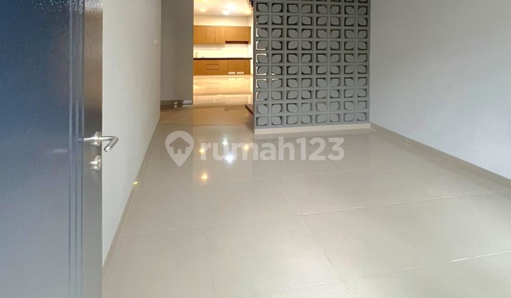Rumah 2 Lantai Panakkukang Makassar. 4 Kamar Tidur. Ukuran 6x16 2