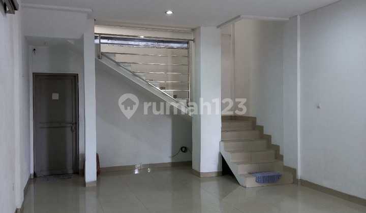 For quick sale: shop house in Nusa Indah, Buah Batu extension. For quick sale: shop house in Nusa Indah, Buah Batu extension.