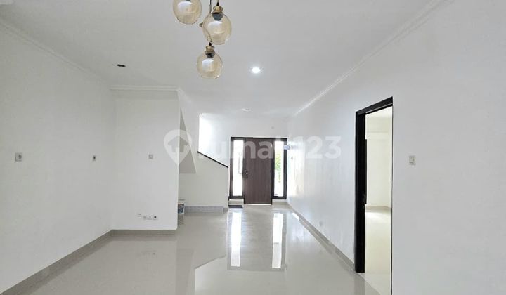 Beautiful House Ready to Occupy in a Cluster in Bintaro Sector 9 2
