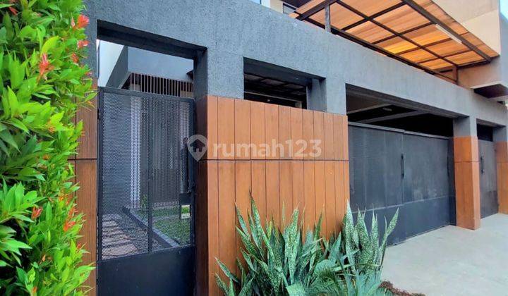 Rumah dua lantai dengan row jalan lebar dan modern siap huni di pondok ranji Rumah 1