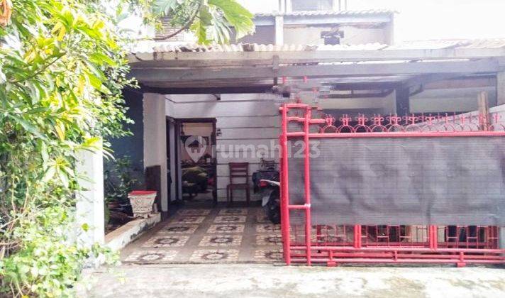 Rumah 2 Lantai Dalam Cluster Depan Taman Di Jakarta Selatan 1