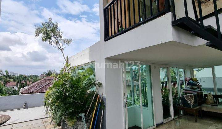 Rumah Posisi Hoek Dengan Taman Di Sektor 6 Bintaro Jaya 2