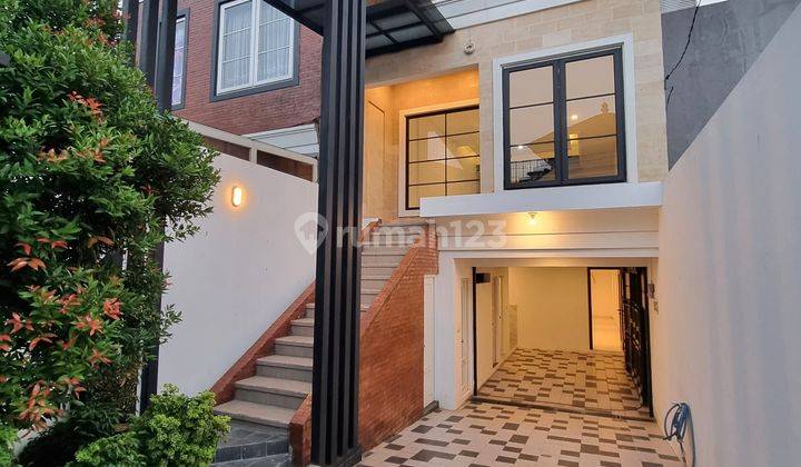 Rumah Siap Huni 3 Lantai Design France Classic Di Jakarta Selatan 1