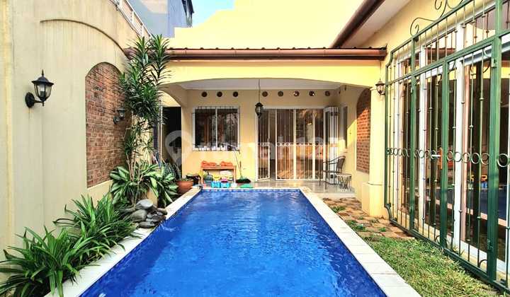 Rumah Siap Huni Dengan Private Pool Di Sektor 9 Bintaro Jaya