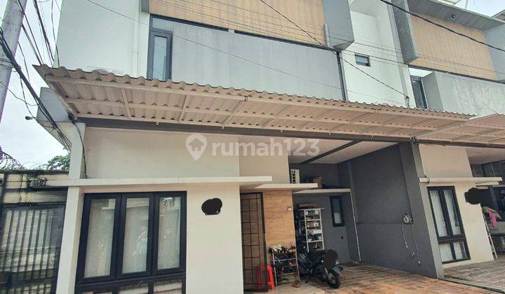 Rumah Minimalis Modern Dalam Cluster Di Area Sektor 5 Bintaro 1