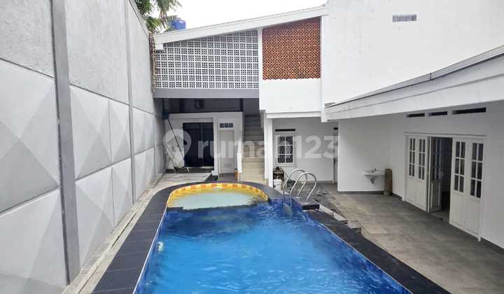 Rumah Siap Huni Demgan Kolam Renang Pribadi Di Bintaro Jaya 2