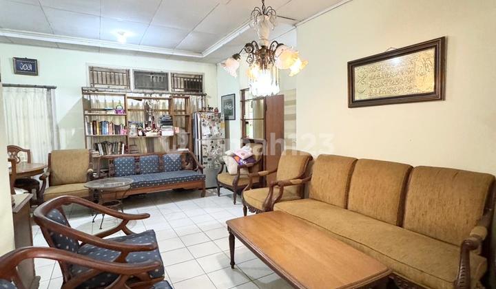 Rumah Lama Terawat Nyaman Posisi Hoek di Bintarojaya Sektor 3 2