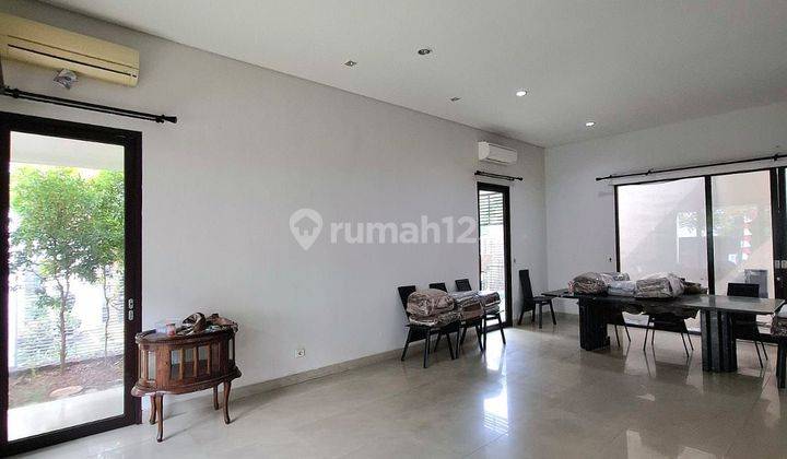 Rumah Hook Modern Minimalis Lokasi Strategis Di Jakarta Selatan 1