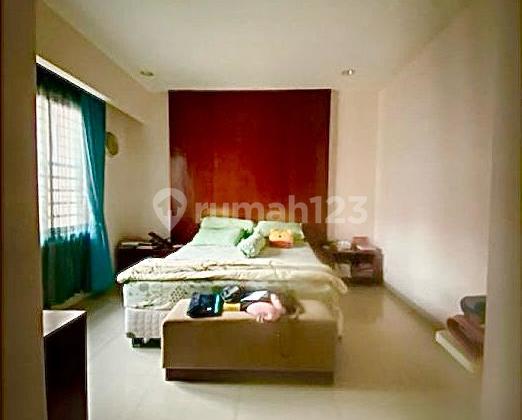 Rumah Cantik 2.5 Lantai Terawat Di Veteran Jaksel 2