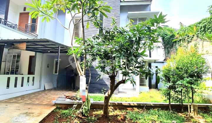 Minimalist House in a Cul-de-Sac Position within Bintaro Jaya Sector 9 Cluster