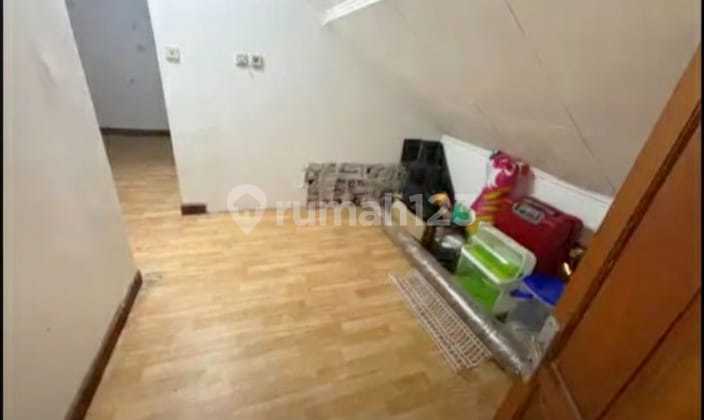 Ready-to-Occupy House, Very Strategic & Comfortable Location in BSD Tangerang 2