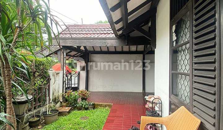 Well Maintained Old House With Garden In Bintaro Sector 3 1