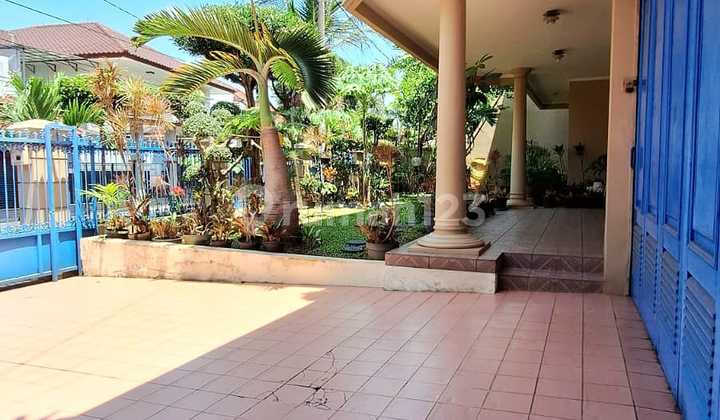 Rumah Lama Terawat Dengan Tanah Luas Di Sektor 1 Bintaro Jaya 2