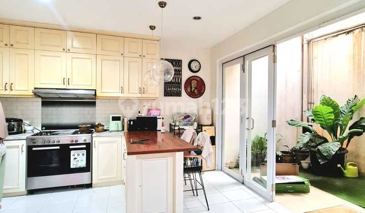 Ready-to-Occupy House in a Strategic Location at Bintaro Jaya 2