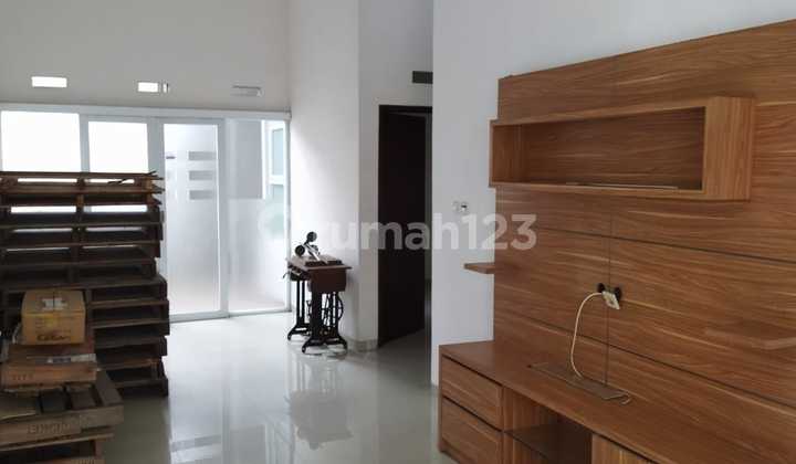 For Sale: Shop House and Home in a Busy Location with Good Business Prospects in Bandung 2