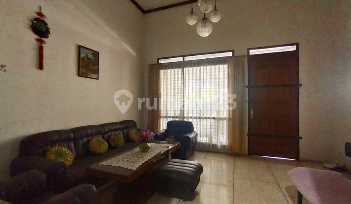 Rumah Di Lingkungan Asri Sayap Riau Bandung