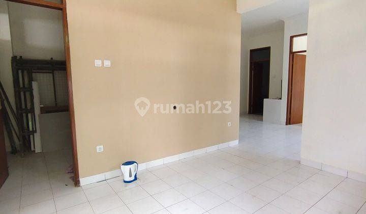 Rumah baru renov, akses masuk mobil, tengah kota Bandung, harga kurang dari 1 M 2