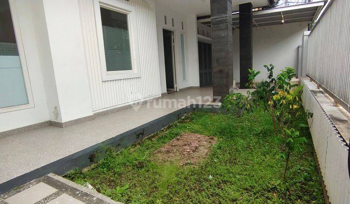 Rumah Bagus Di Komplek Tengah Kota Dengan Jalan Lebar  di sayap Ciateul 1