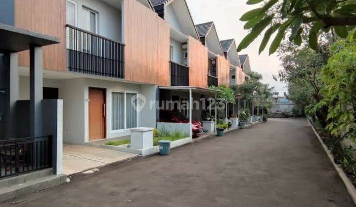 Rumah 2 Lantai di Bintaro Semi Furnish Sebelah Kolam Renang  1