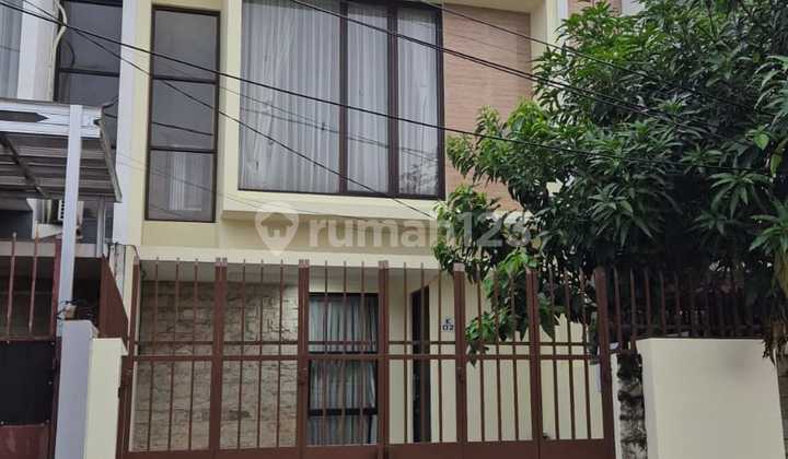 Rumah 2 Lantai 7 Menit Jalan Kaki ke Stasiun Sudimara